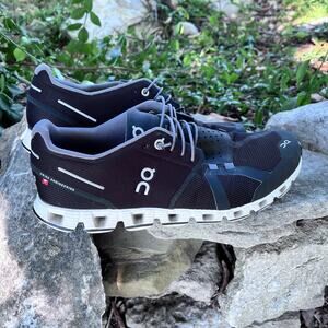 On Cloud 5 Women’s Size 9.5 Black/White Running Athletic Sneakers Shoes